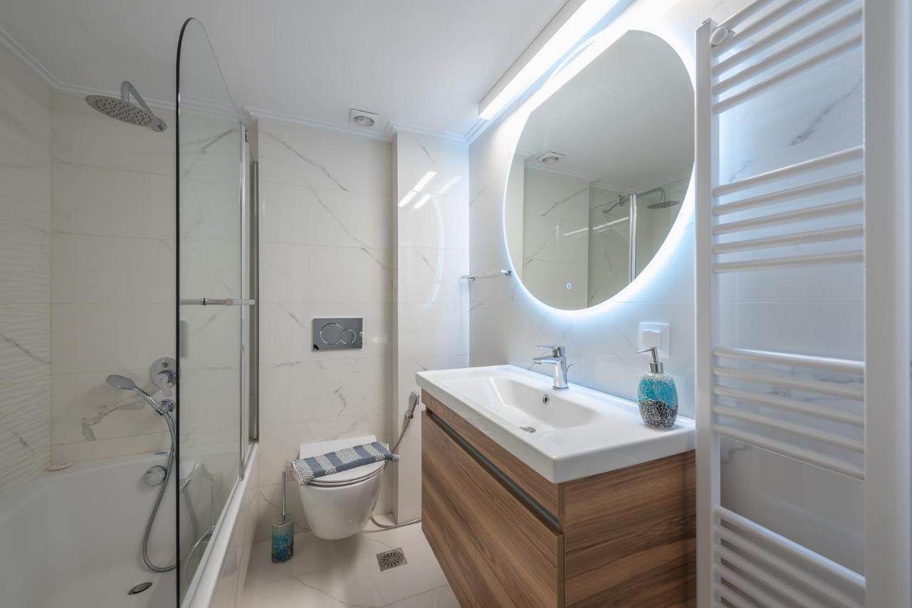 The Luxury Suite By Cloudkeys Athens Exterior photo